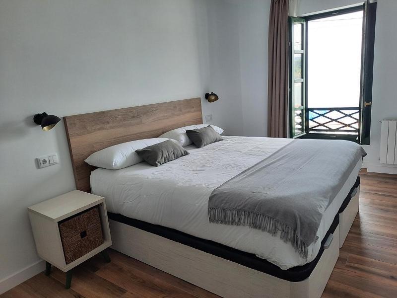 Apartamentos El Muelle 코밀라스 외부 사진