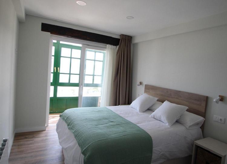 Apartamentos El Muelle 코밀라스 외부 사진