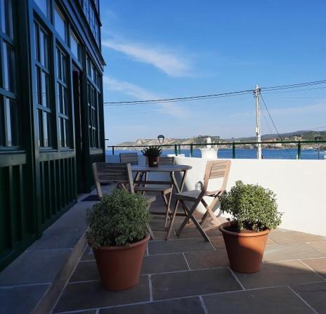 Apartamentos El Muelle 코밀라스 외부 사진